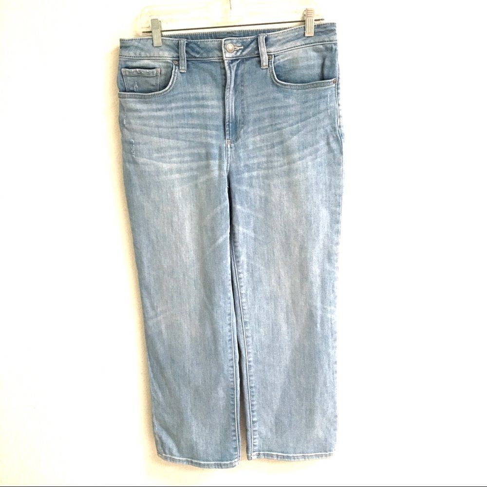 Chico’s high waisted straight leg cropped light wash jeans 1R=8‎